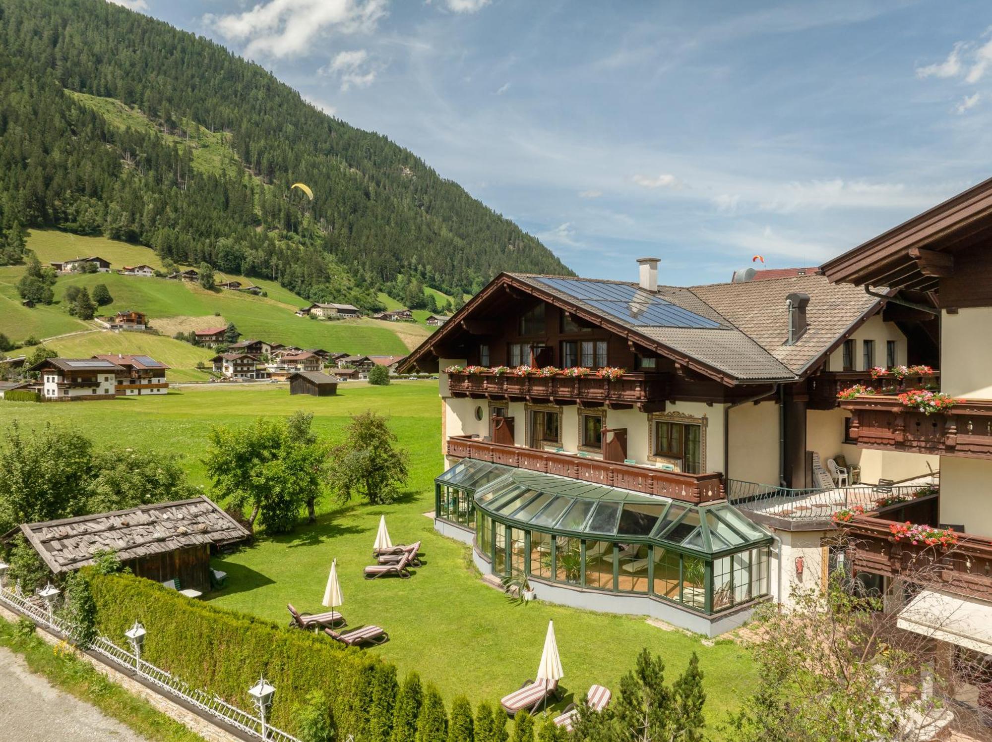 Hotel Berghof Neustift im Stubaital Eksteriør bilde