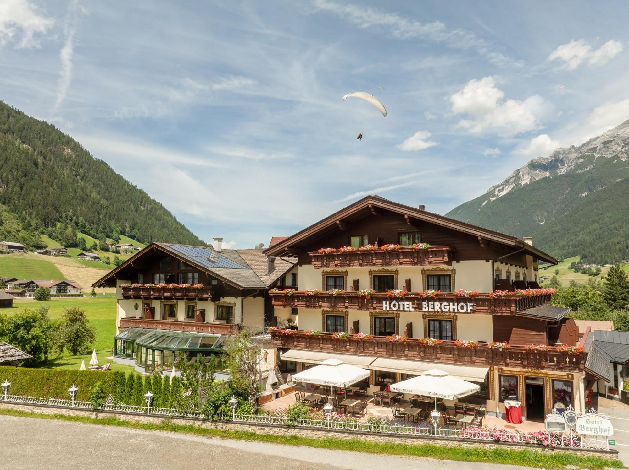 Hotel Berghof Neustift im Stubaital Eksteriør bilde